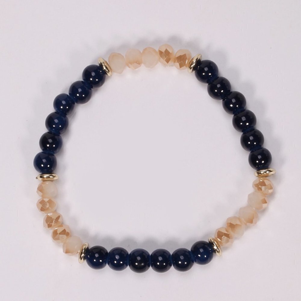 Multilayer Leaf Pendant Bracelet - Picture 4 of 5